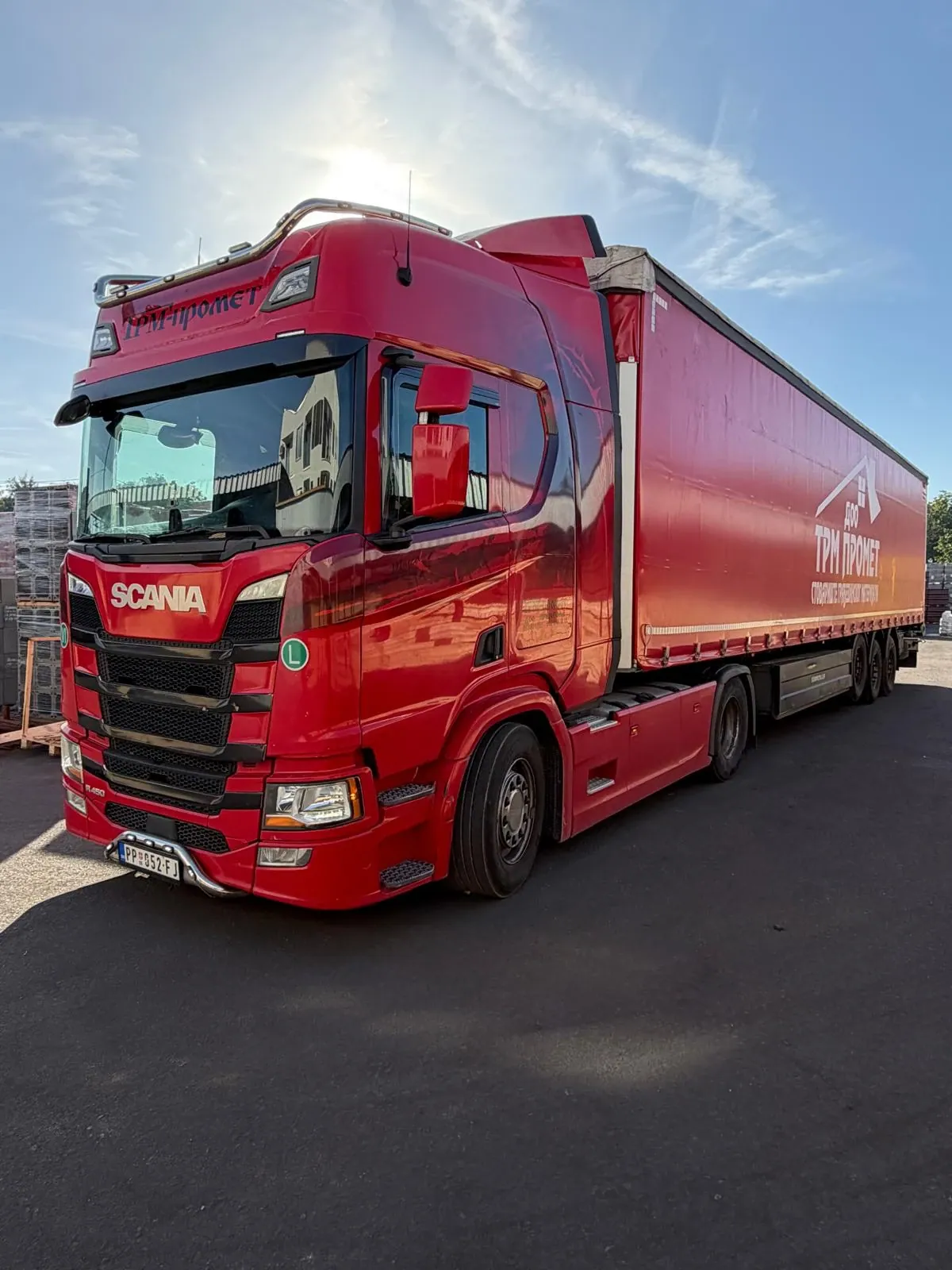 Scania šleper TRM Promet na stovarištu